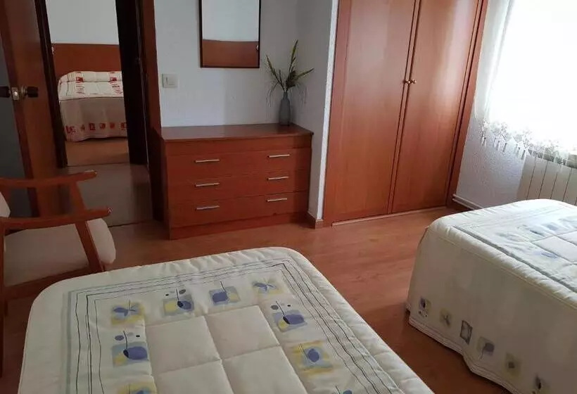Classic Quadruple Occupancy Room, A Roda