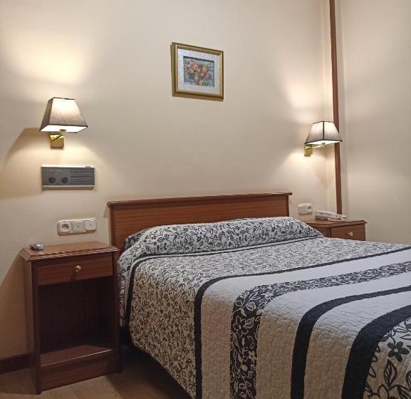 غرفة قياسية فردية, Capital De Galicia