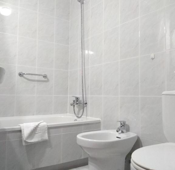 غرفة قياسية, Capital De Galicia