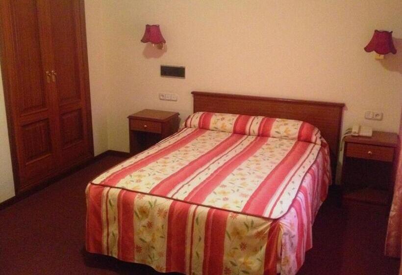 غرفة قياسية, Capital De Galicia