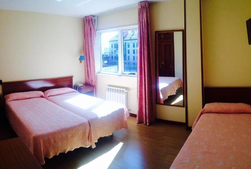 غرفة قياسية ثلاثية, Capital De Galicia