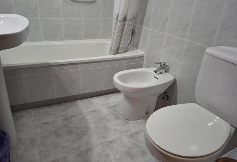 غرفة قياسية ثلاثية, Capital De Galicia