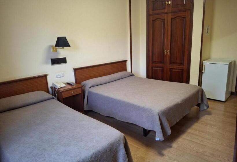 غرفة قياسية ثلاثية, Capital De Galicia