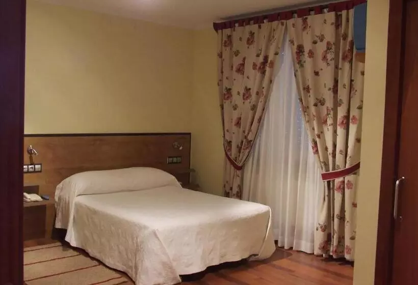 Chambre Standard Individuelle, Cruceiro Do Monte