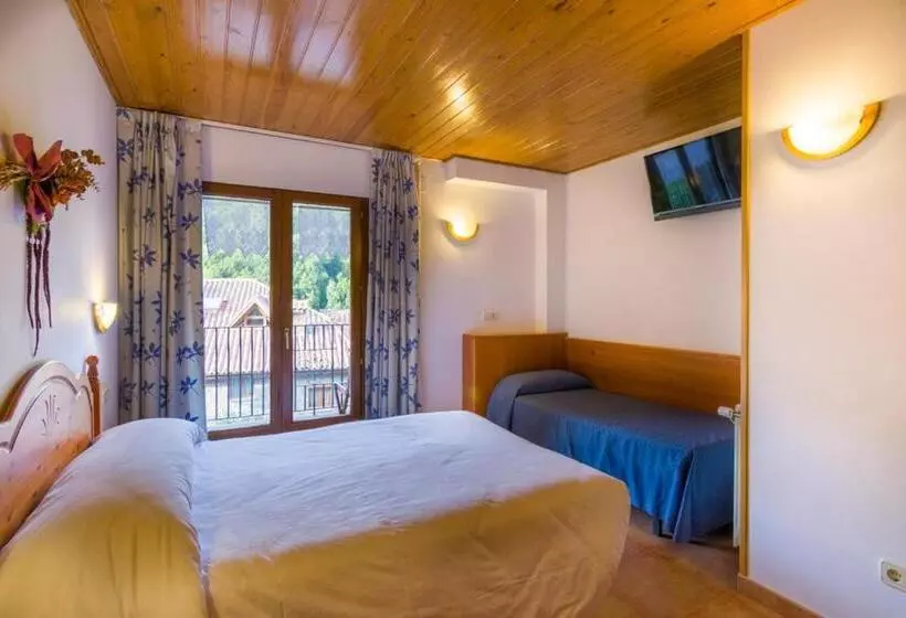 اتاق سوپریور سه تخته, Hostal Cal Mestre