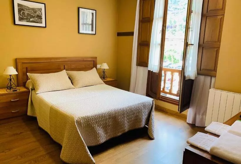 Quarto Estandar, Hostal La Serna