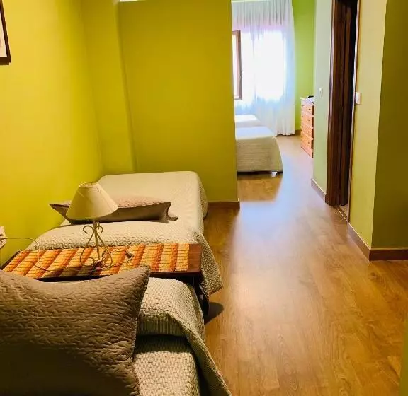 Quarto Quádruplo Estandar, Hostal La Serna