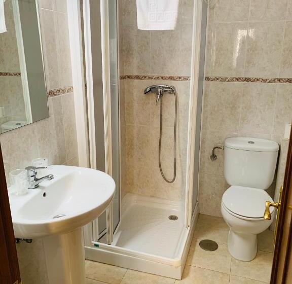 اتاق استاندارد چهار تخته, Hostal La Serna