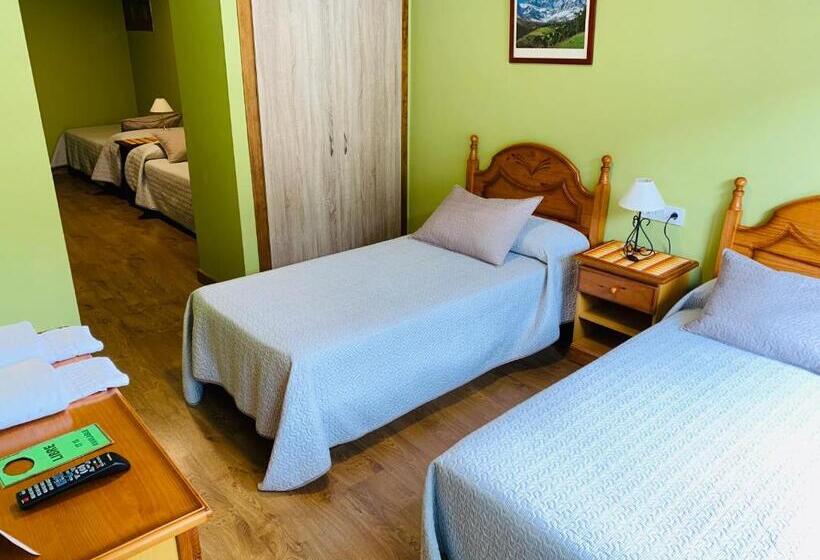 اتاق استاندارد چهار تخته, Hostal La Serna