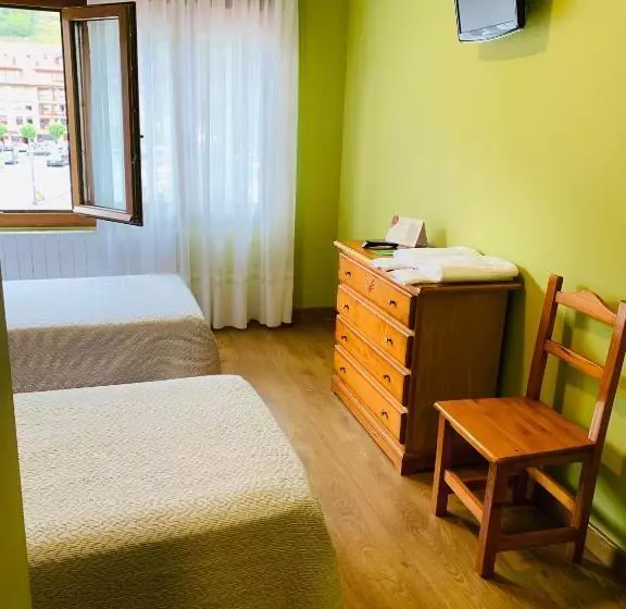Quarto Quádruplo Estandar, Hostal La Serna