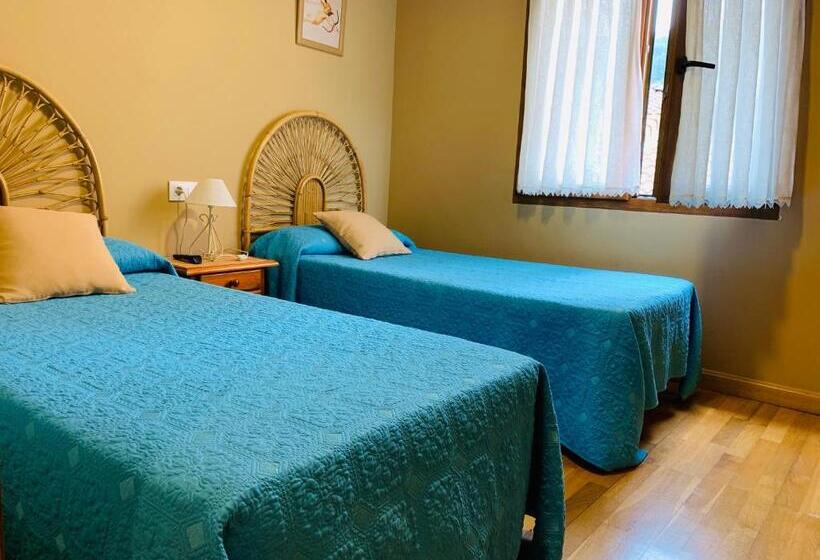 اتاق خانوادگی, Hostal La Serna