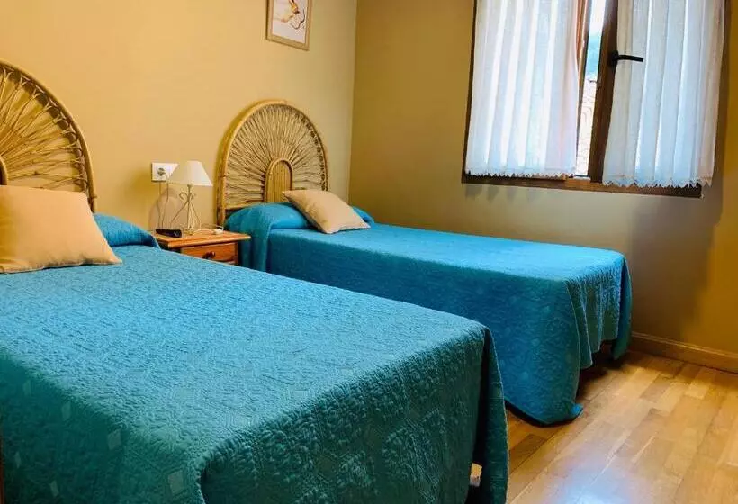 Quarto Familiar, Hostal La Serna