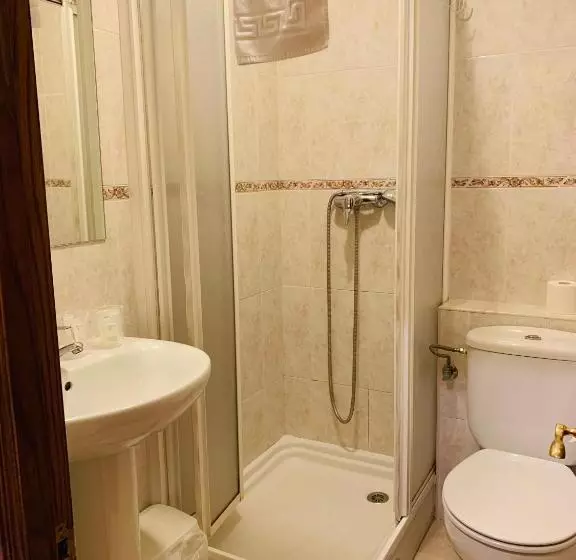 Quarto Familiar, Hostal La Serna