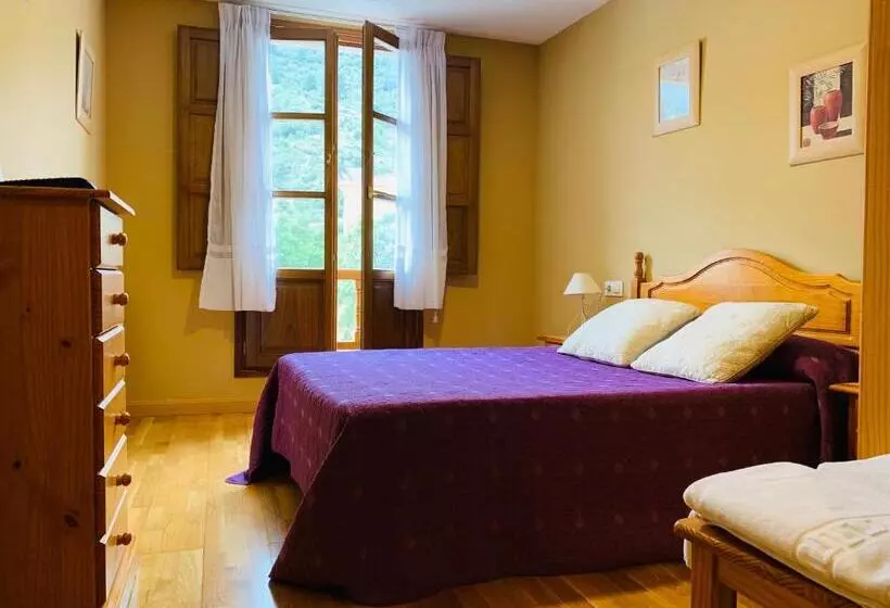 Quarto Familiar, Hostal La Serna