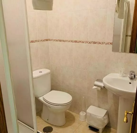 Quarto Triplo Estandar, Hostal La Serna