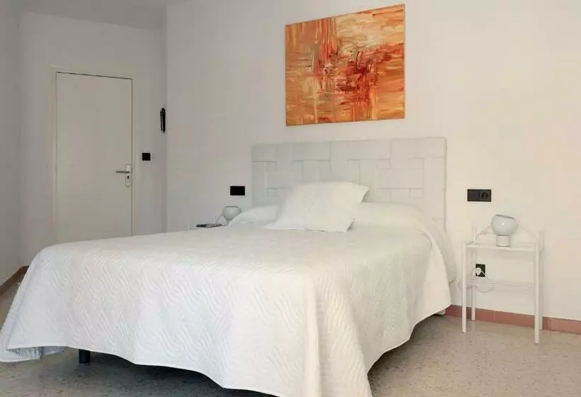 Camera Standard, Hostal Lara