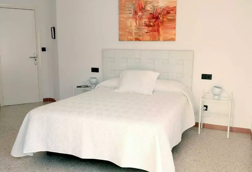 Camera Standard, Hostal Lara