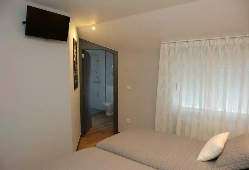 اتاق استاندارد, Hostal O Cruceiro