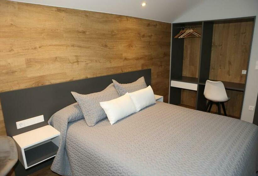 اتاق استاندارد, Hostal O Cruceiro