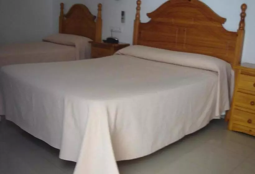 スタンダードトリプルルーム, Hostal Toscano