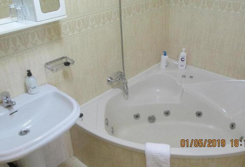 Jakuzili Standart Oda, Playa Samil Vigo