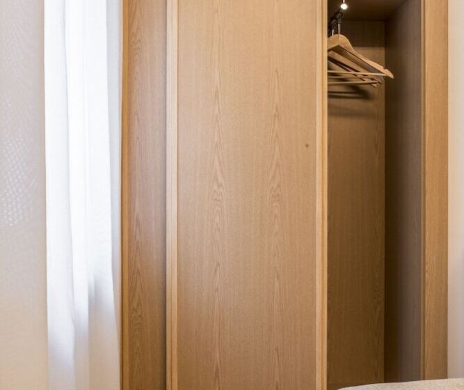 Номер Стандарт Трехместный, La Trobada Hotel Boutique