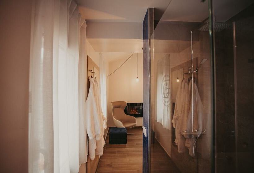 Люкс Повышенной Комфортности, La Trobada Hotel Boutique