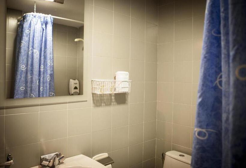 חדר סטנדרט לשלושה, Pensión Ametzagaña