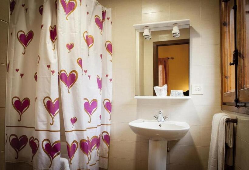 חדר סטנדרט לשלושה, Pensión Ametzagaña