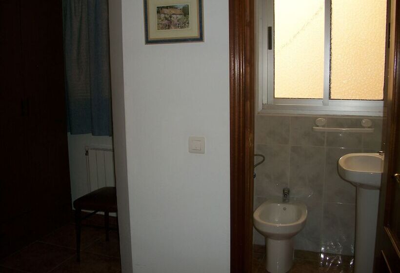 غرفة قياسية حمام مشترك, Pensión Mari