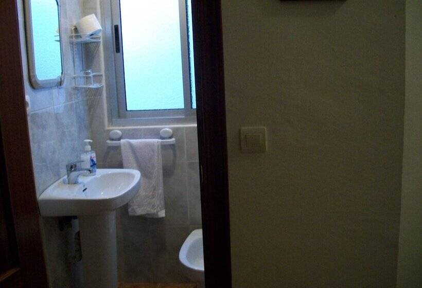 غرفة قياسية حمام مشترك, Pensión Mari