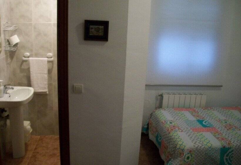 غرفة قياسية حمام مشترك, Pensión Mari