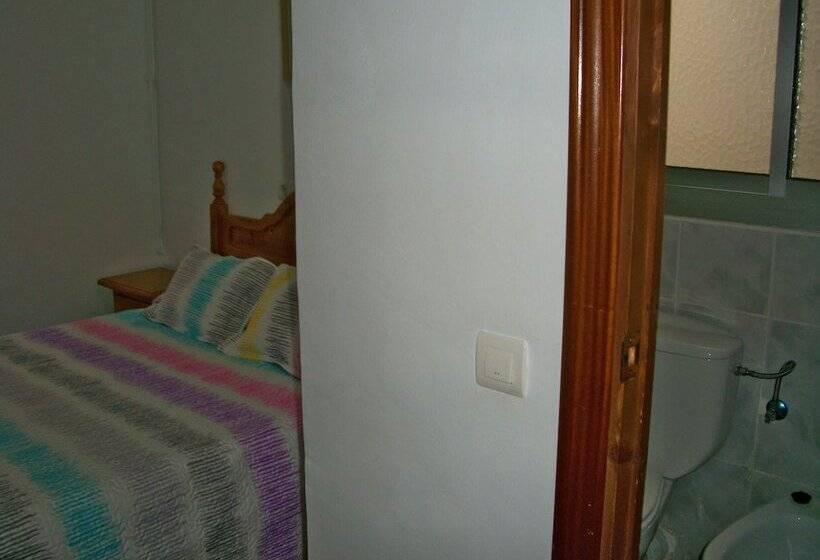 غرفة قياسية فردية حمام مشترك, Pensión Mari