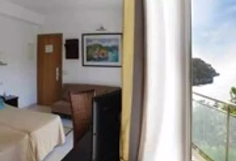 سوییت جونیور با چشم‌انداز دریا, Apartamentos Cala Santanyi