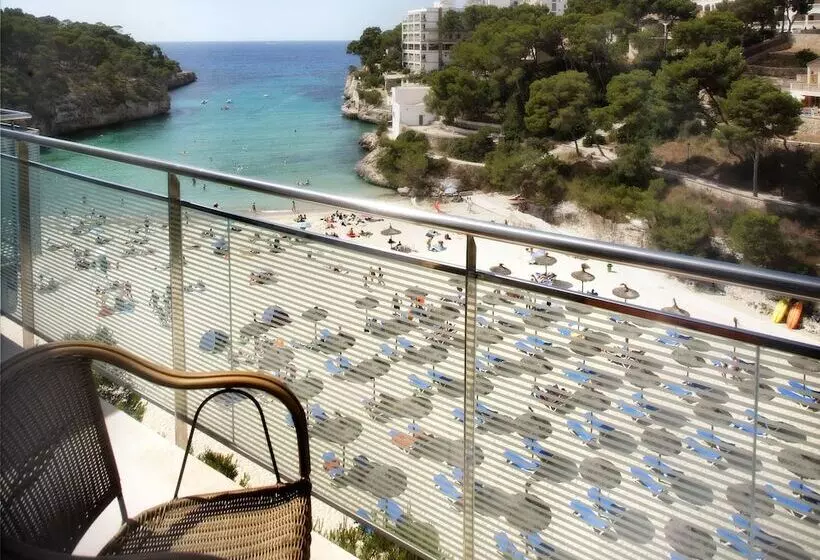 سوییت جونیور با چشم‌انداز دریا, Apartamentos Cala Santanyi