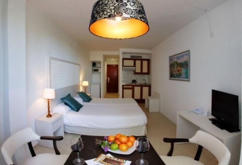 베이직 스튜디오, Apartamentos Cala Santanyi