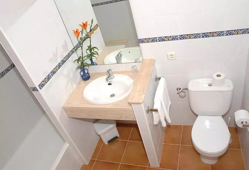 اتاق استاندارد سه نفره, Hostal Cala Ratjada