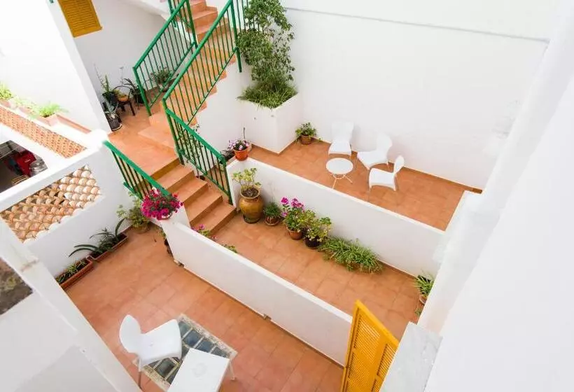 اتاق استاندارد سه نفره, Hostal Cala Ratjada
