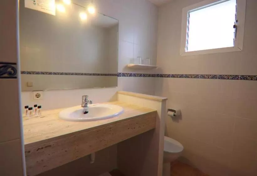 اتاق استاندارد سه نفره, Hostal Cala Ratjada