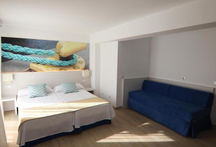 Номер Стандарт с Балконом, Hostal Cala Ratjada