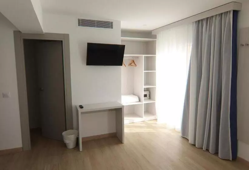 اتاق استاندارد با بالکن, Hostal Cala Ratjada