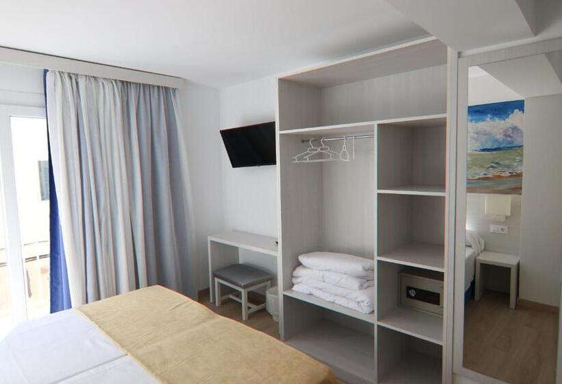 Номер Стандарт с Балконом, Hostal Cala Ratjada