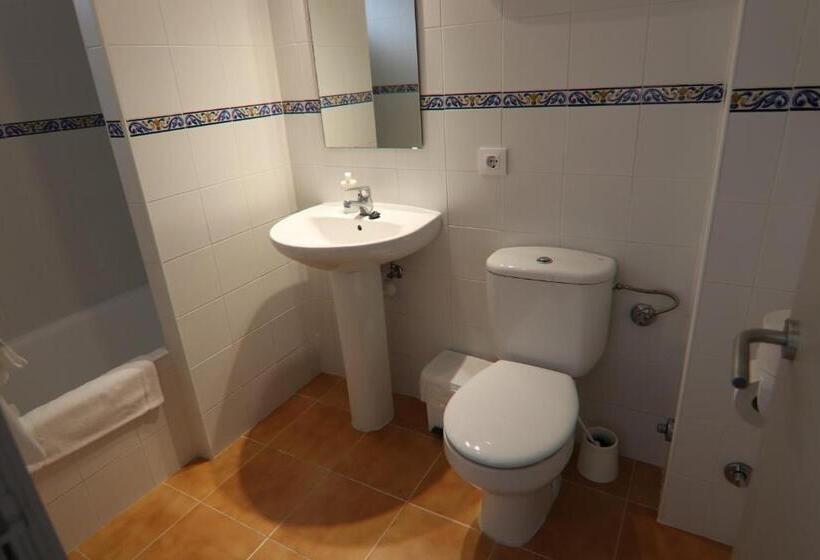 Номер Стандарт с Балконом, Hostal Cala Ratjada