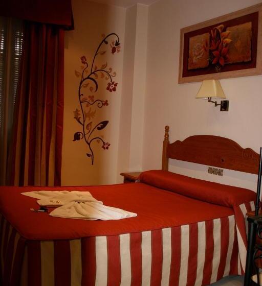 اتاق استاندارد سه نفره, Hostal La Fuente