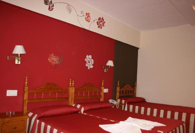 اتاق استاندارد سه نفره, Hostal La Fuente