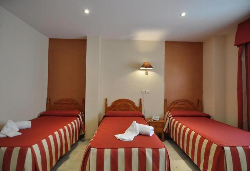 اتاق استاندارد سه نفره, Hostal La Fuente