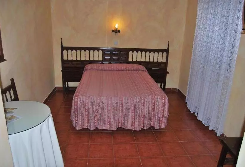 اتاق استاندارد یک نفره, Hostal Bellas