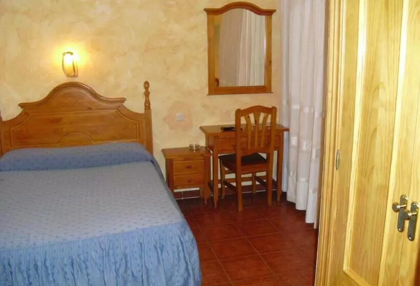 اتاق استاندارد یک نفره, Hostal Bellas