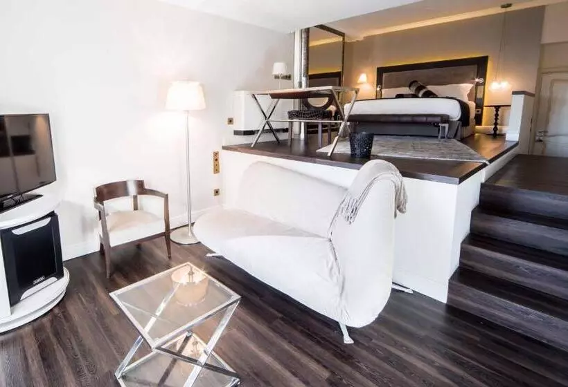سوییت سوپریور, Hostal Cuba