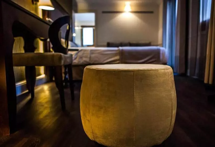 سوییت جونیور, Hostal Cuba